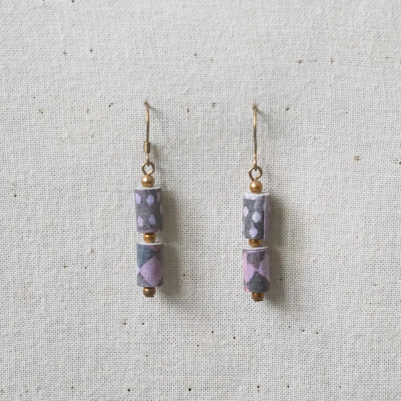 【小卷纸手作/纸艺/饰品】紫色花纹圆柱小耳环 - 耳环/耳夹 - 纸 紫色