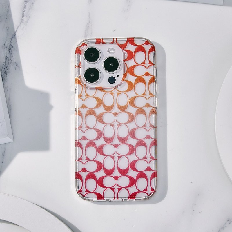 【COACH】iPhone 14 系列 /16e 精品手机壳 粉红经典大C - 手机壳/手机套 - 塑料 粉红色