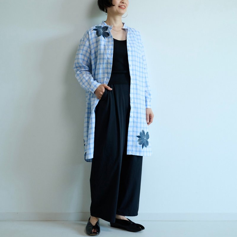 格纹亚麻长版衬衫 - 四照花 - 女装上衣 - 棉.麻 蓝色