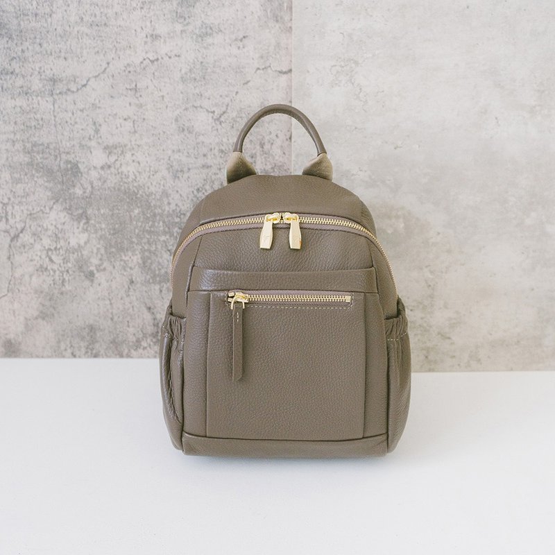 真皮多功能亮眼后背包 X1968 灰M - 后背包/双肩包 - 真皮 灰色