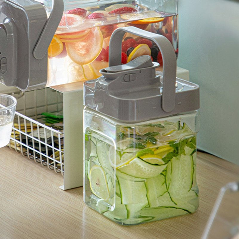 日本霜山 按压式户外用大容量冷水壶(附滤嘴)-2.3L-多色可选 - 水瓶/水壶 - 塑料 透明