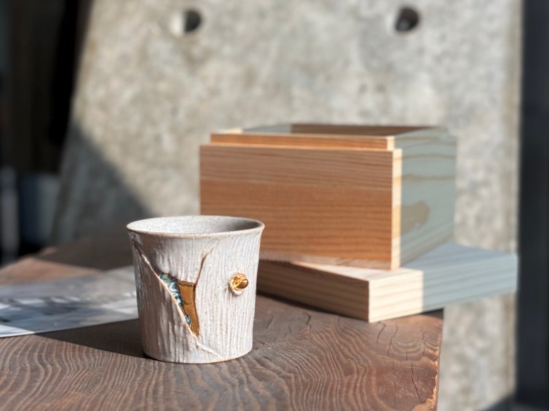 韩国艺术家 이보미 陶瓷造型 手作茶杯 - 茶具/茶杯 - 陶 白色