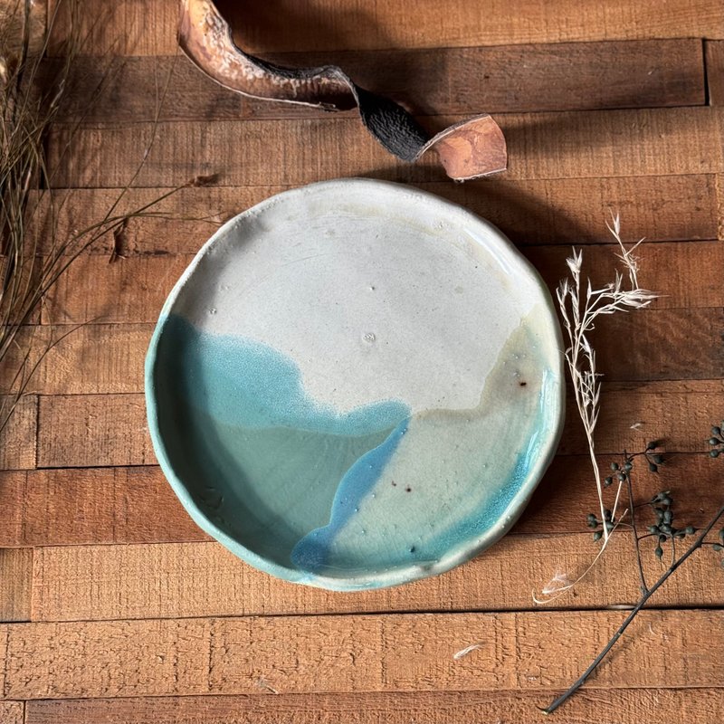 50052-独特手作陶盘 17cm Unique hand built plate - 盘子/餐盘/盘架 - 陶