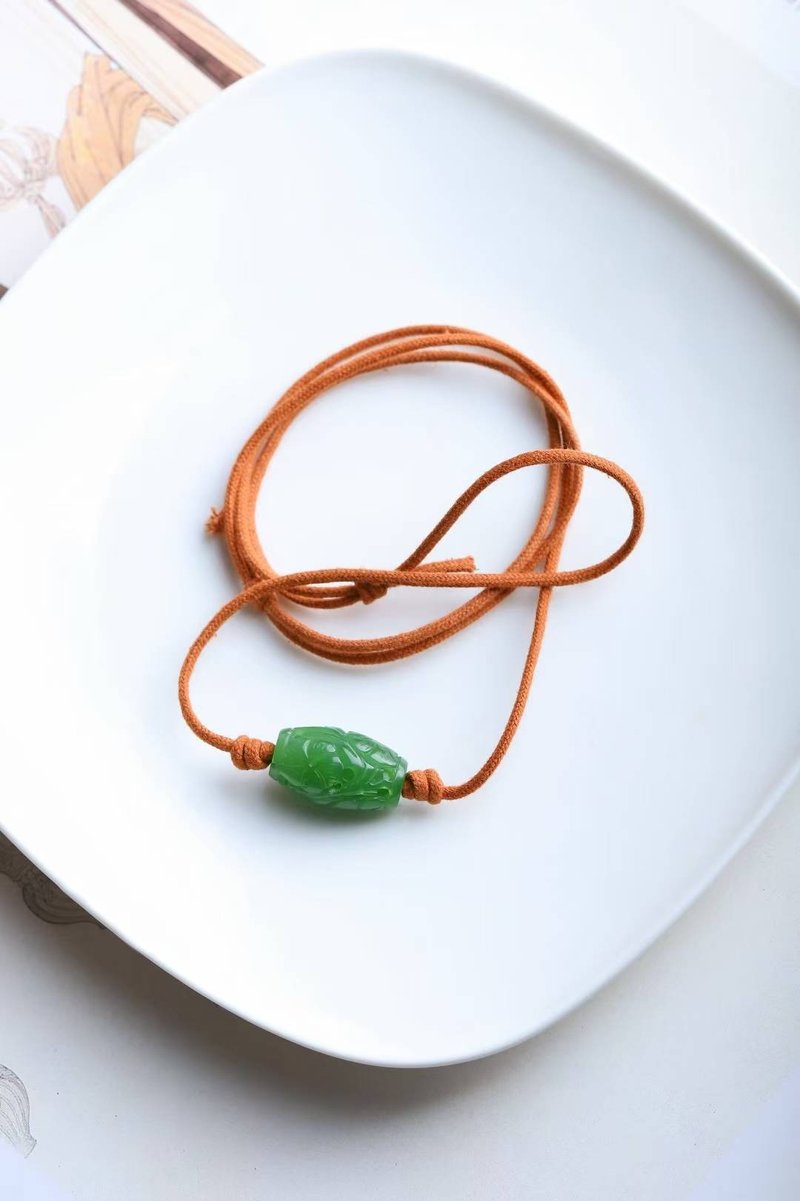 【小花桶珠】锁骨链/天然新疆和田玉俄料菠菜绿复古项链 - 项链 - 玉石 绿色