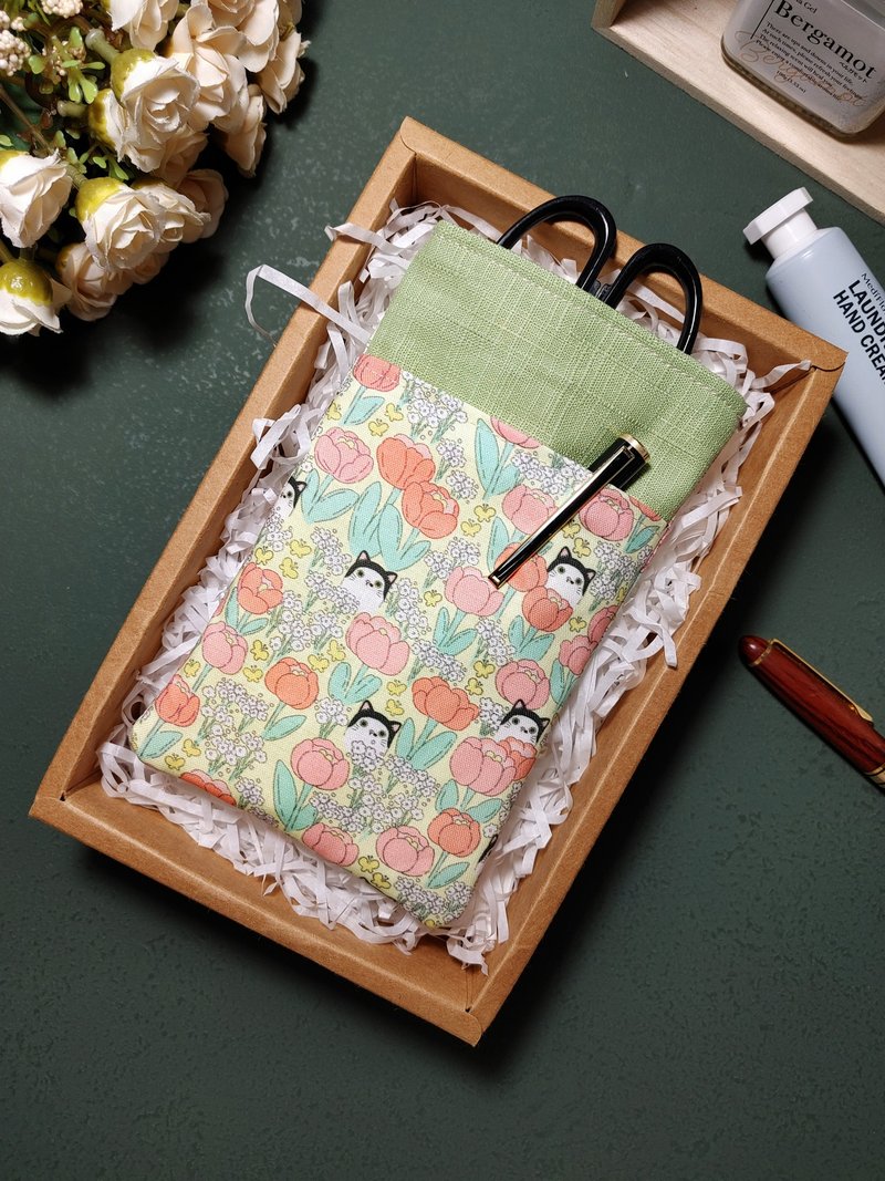 环保抗菌布 手工缝制-护理师/医师 双层笔袋 配色款-花朵猫(绿) - 铅笔盒/笔袋 - 棉.麻 多色