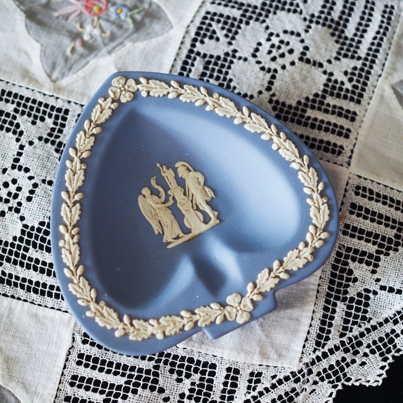 英国古董 Wedgwood 蓝色 浮雕碧玉瓷 黑桃形碟 - 摆饰 - 陶 蓝色