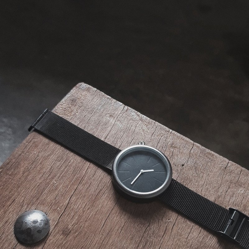 Minimal all black watch - 女表 - 其他金属 黑色