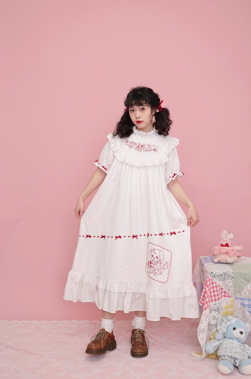 古董少女 草莓玩偶刺绣 蝴蝶结花边连身裙 - 洋装/连衣裙 - 其他材质 白色