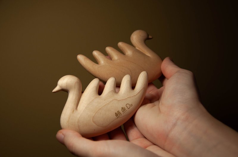 天鹅按摩梳_圆底 - 彩妆刷具/镜子/梳子 - 木头 卡其色