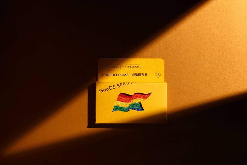 万用别针 迎风面 Confreedoms 彩虹旗绣章 - 徽章/别针 - 绣线 多色