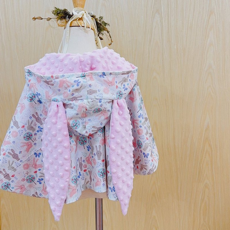 粉灰兔花草生活  可爱萌兔耳披风斗篷 满月礼 周岁礼 保暖帽外套 - 婴儿帽/发带 - 棉.麻