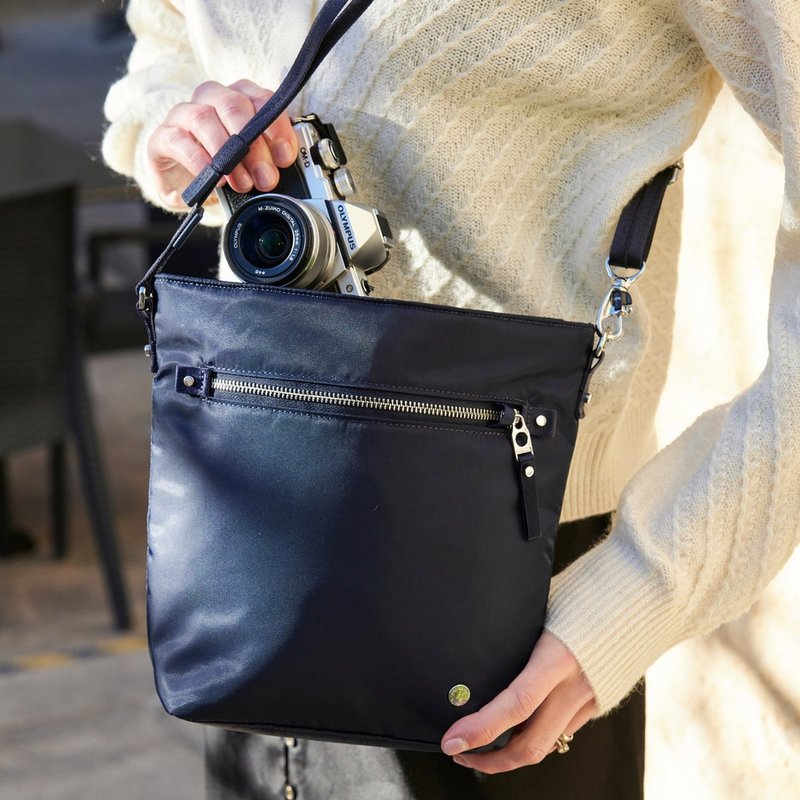 Pacsafe W 防盗包 斜跨包 斜背包 3L 军蓝 - 侧背包/斜挎包 - 环保材料 蓝色