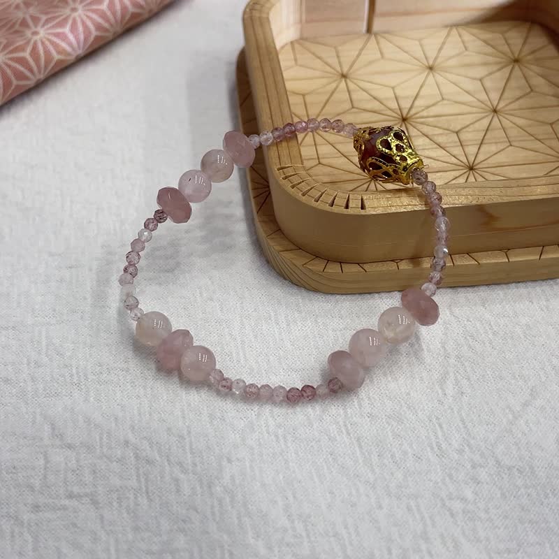 红胶花 粉晶 草莓晶 天然水晶 日本手作 礼物 能量石手链 桃花运 - 手链/手环 - 水晶 多色