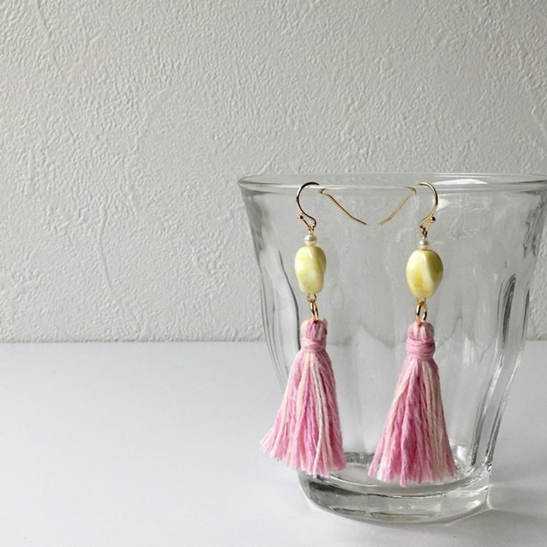 Flickering tassel earrings earring "Pink & White 2" - 耳环/耳夹 - 棉 粉红色
