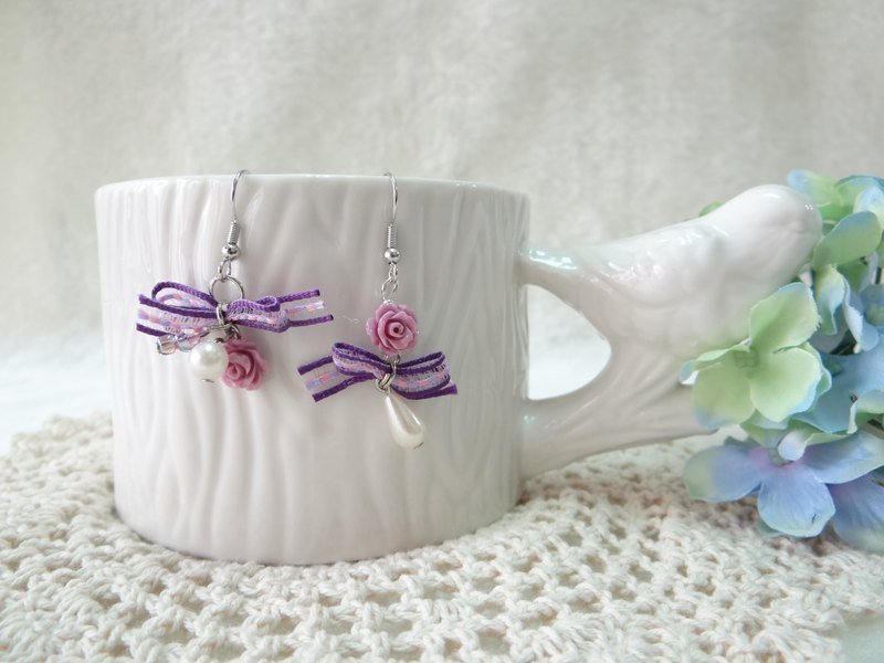 缎带蝴蝶紫玫瑰。耳环 - 耳环/耳夹 - 其他金属 紫色