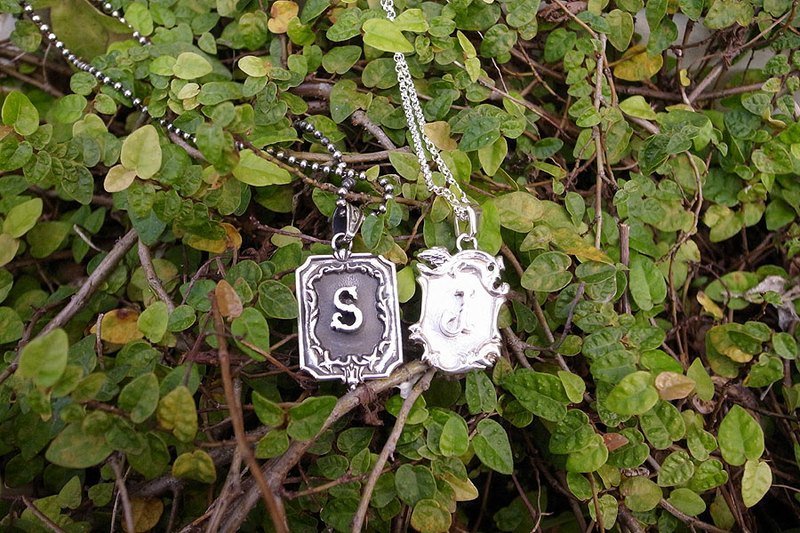 情人节特惠~纯银欧式复古框情人节对炼(爱与勇气) - 项链 - 其他金属 灰色