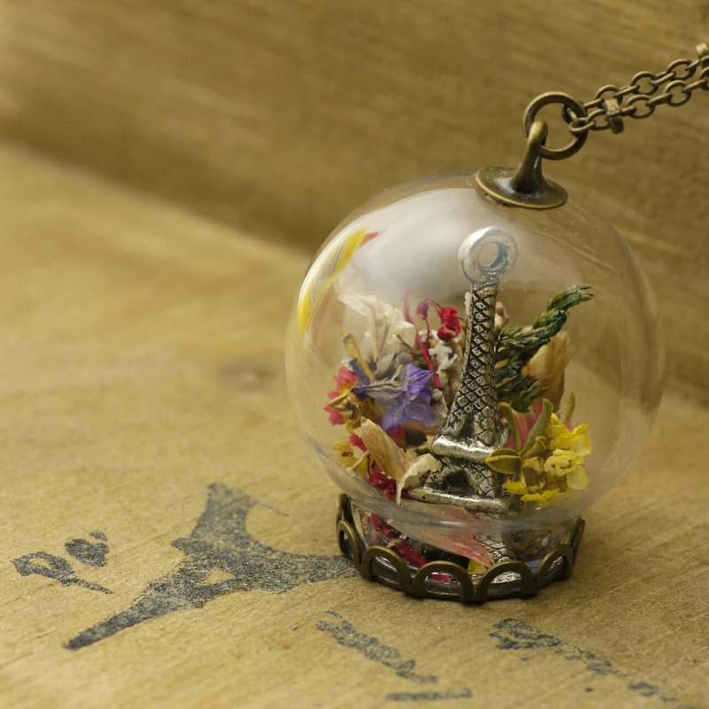 爱家作-OMYWAY 手工制作干花复古巴黎铁塔玻璃球型项链 - 项链 - 玻璃 多色