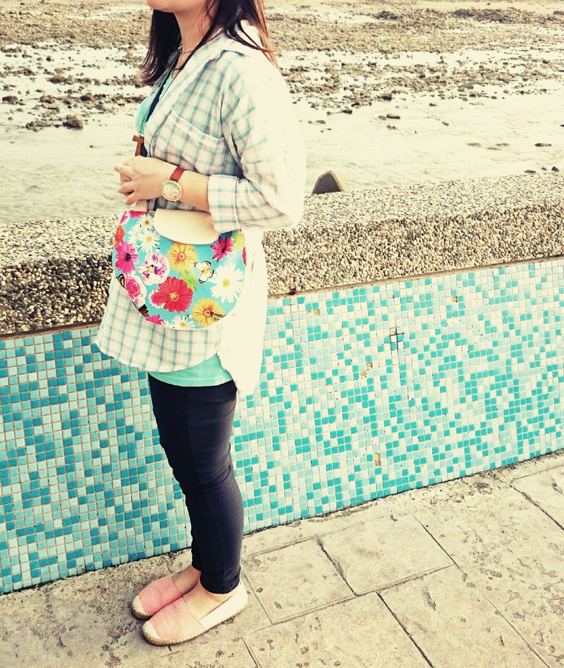 【十木米．Lorenza】Aloha夏日风情 斜背包 / 花系列 - 侧背包/斜挎包 - 其他材质 蓝色