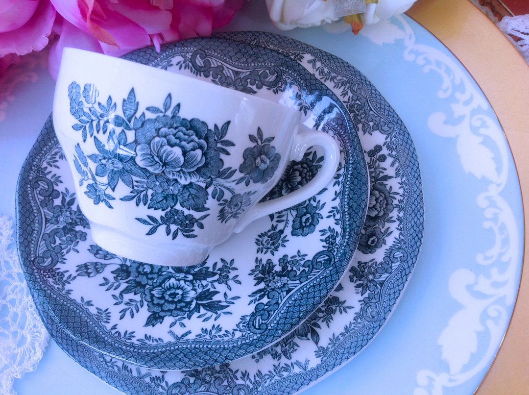♥安妮疯古物♥英国瓷器 1950年 Wedgwood 玫瑰沽蓝古董花茶杯咖啡杯三件组 新年送礼 - 茶具/茶杯 - 其他材质 蓝色