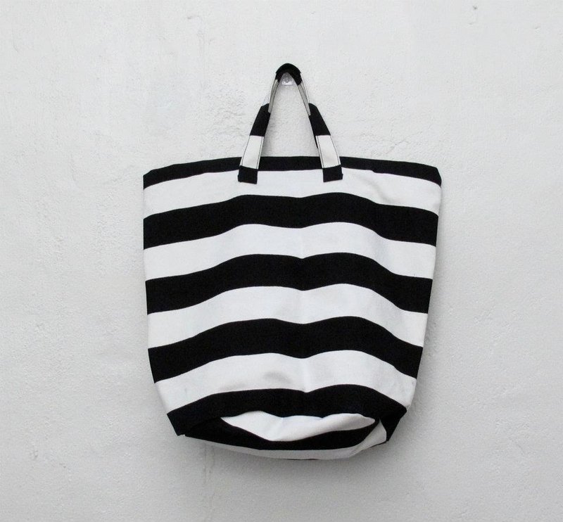 EVERYTHING IN BETWEEN 圆底手提购物袋 - 手提包/手提袋 - 其他材质 