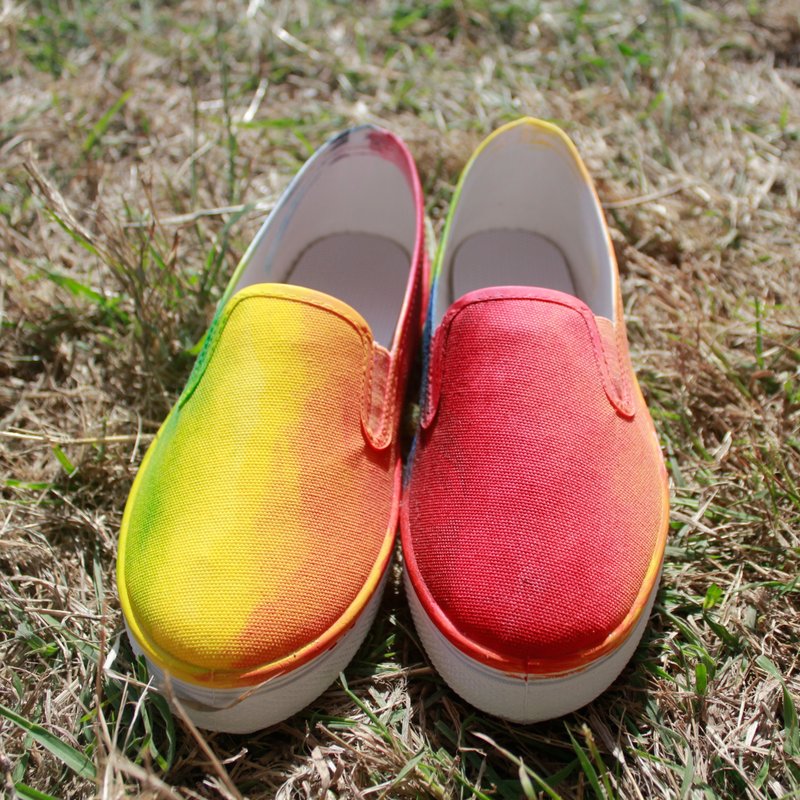 【花枝百货】脚上的风景 / 手绘男女童懒人鞋_鲜艳彩虹 - 女款休闲鞋 - 其他材质 多色