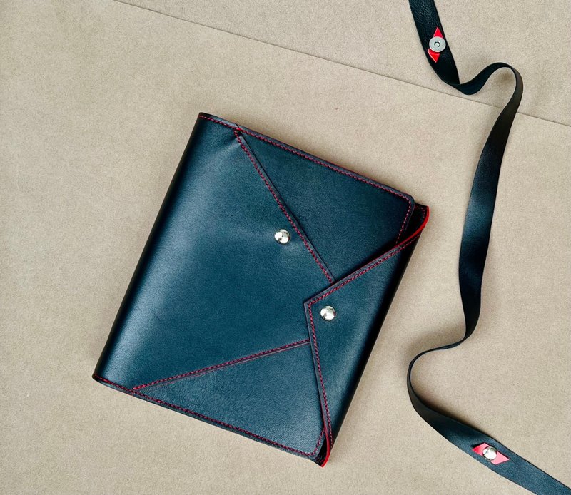 X- Life系列:黑色疯马皮6孔A5活页型笔记本 - 笔记本/手帐 - 真皮 黑色