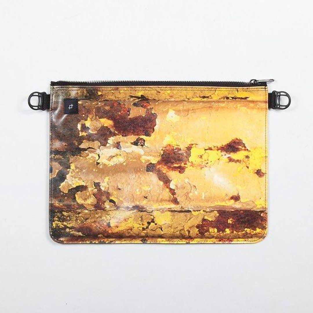 Lightweight 140g Yellow rusted iron plate body bag Tcollector - 手提包/手提袋 - 其他材质 