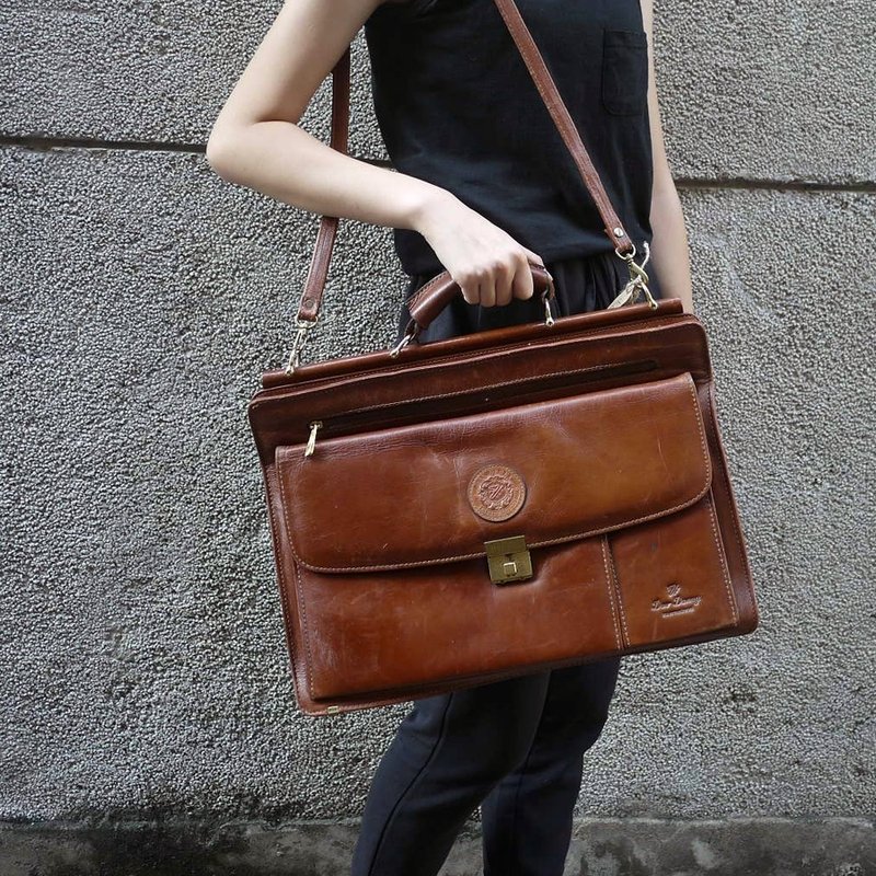 ShiKa夕卡//Vintage Bag 复古咖啡色皮革肩背包 - 侧背包/斜挎包 - 其他材质 白色