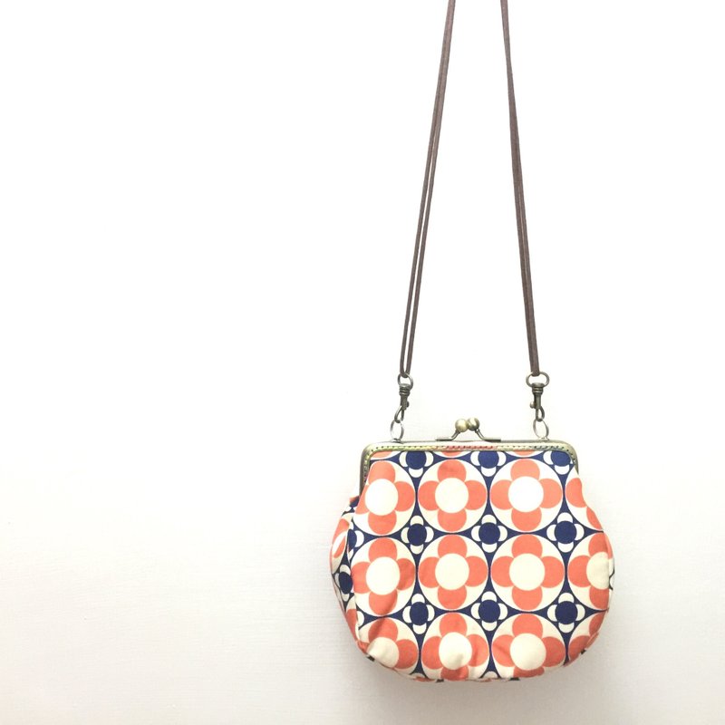 橘蓝窗花遇上口金包/肩背/侧背/相机包/化妆包/杂物包/大容量 - 侧背包/斜挎包 - 其他材质 蓝色