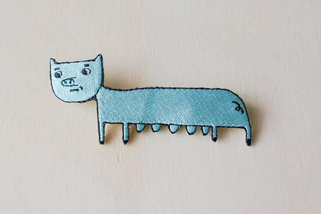 猪妈妈 / 绣绣胸章 - 胸针 - 其他材质 蓝色