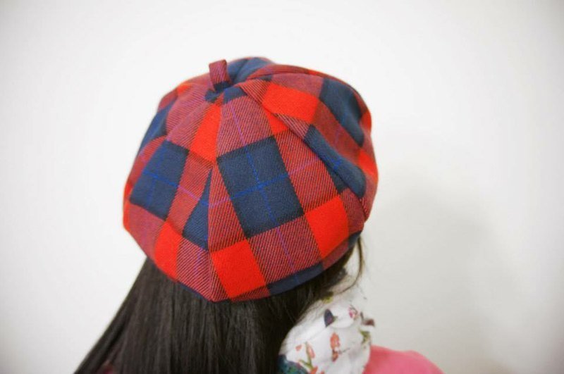 冬日蓝红格纹画家帽 - 帽子 - 其他材质 红色