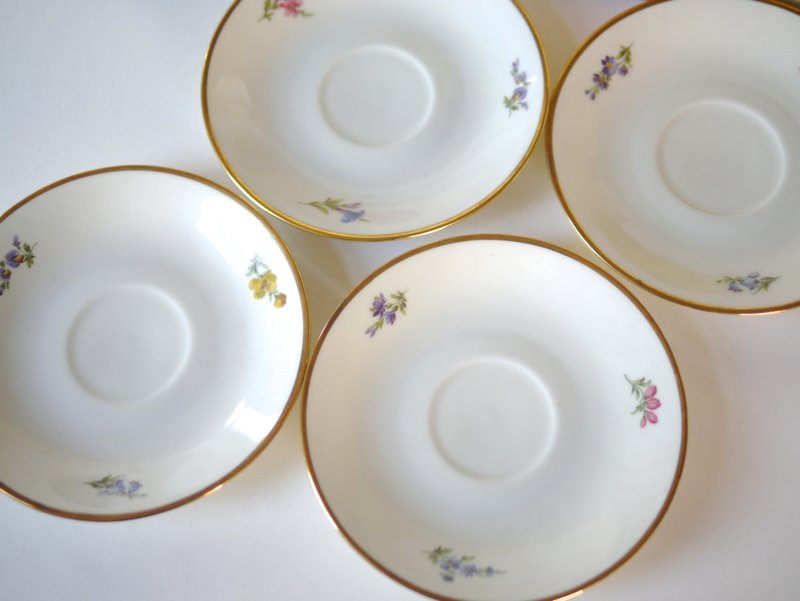 Vintage 复古描金小花瓷盘 - 浅碟/小碟子 - 其他材质 白色