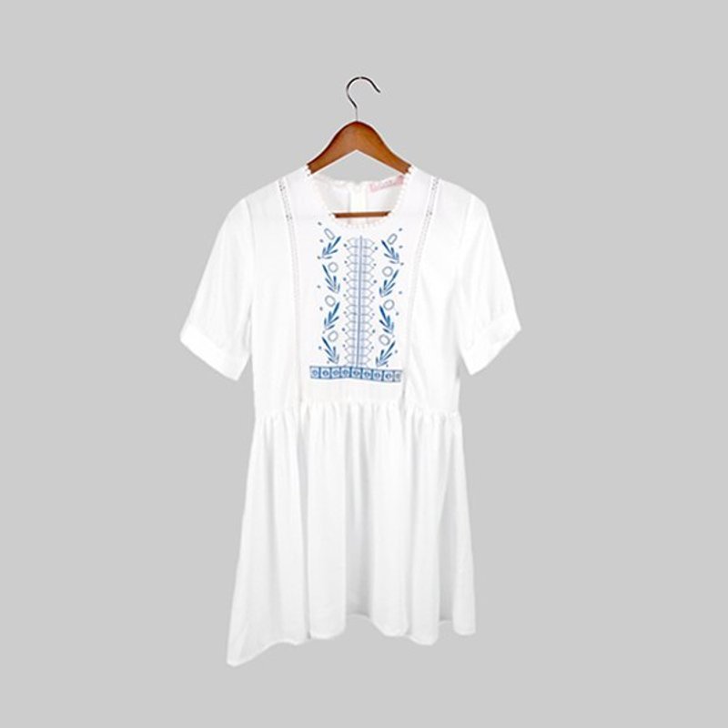 │moderato│气质甜美图腾刺绣牛奶白短袖洋装/优雅女孩.可爱女朋友 - 洋装/连衣裙 - 其他材质 白色