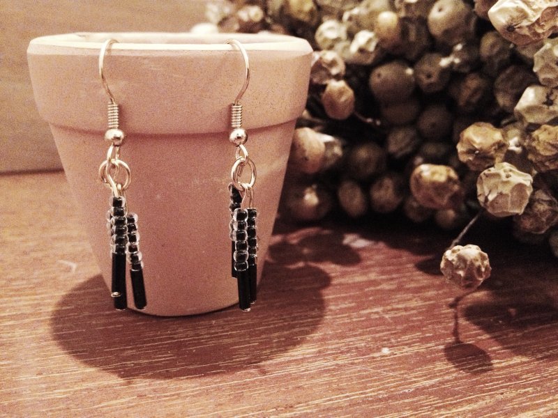 【endorphin】手工制作串珠烟花耳环 - 耳环/耳夹 - 其他材质 黑色