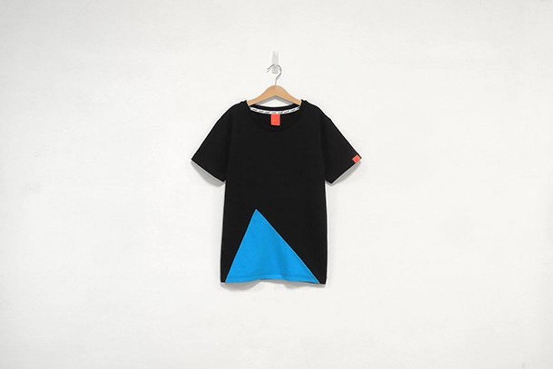 "H-ZOO" 不规则三角形缤纷拼接Tee - 黑＊蓝 - 女装 T 恤 - 其他材质 蓝色