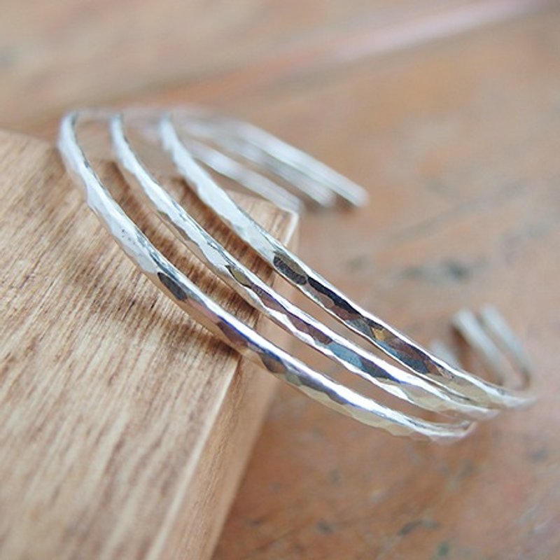 幻影 2mm 纤细版 纯银锻敲手镯 - 手链/手环 - 银 银色