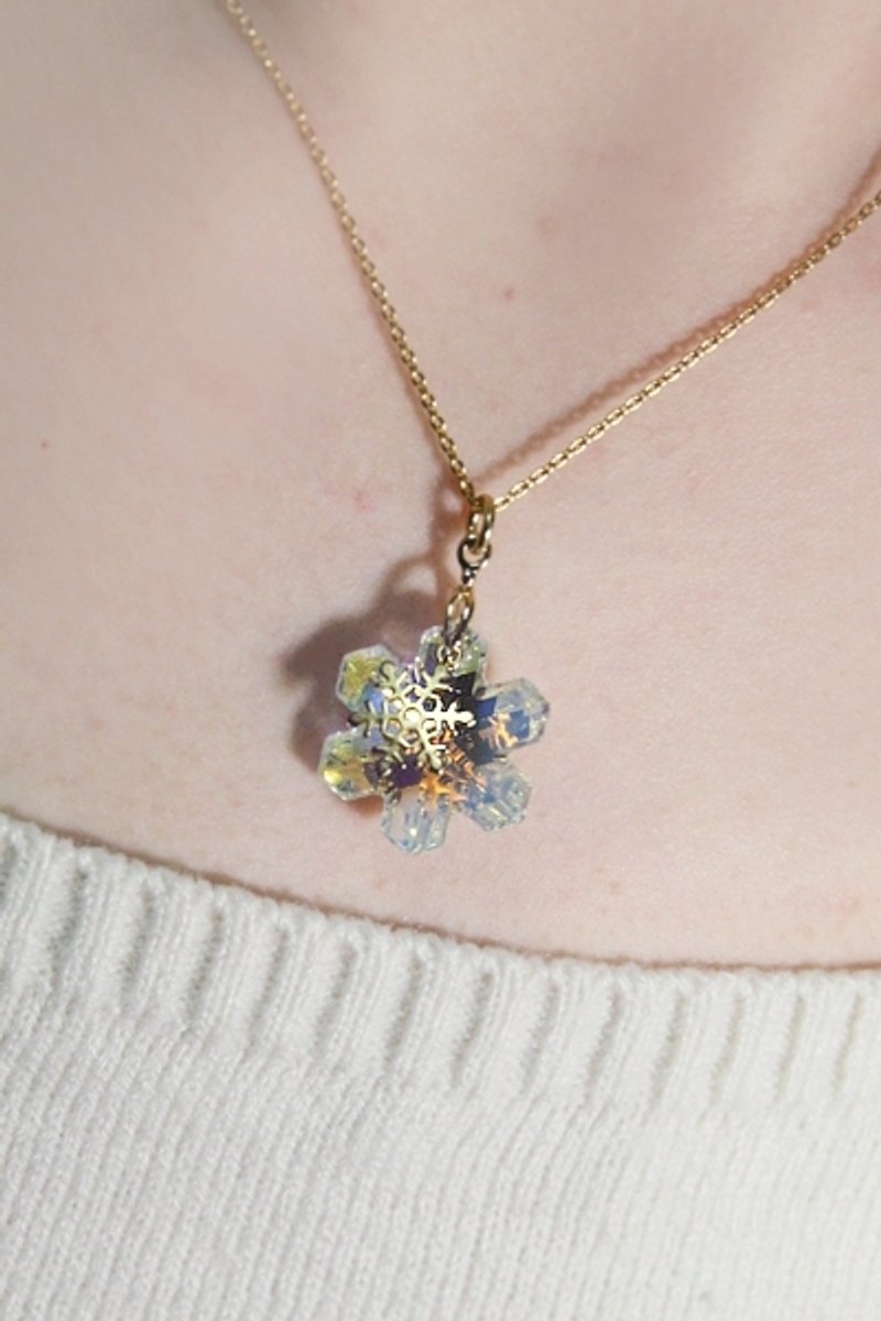 [Ofelia arts & crafts]奥地利水晶系列−璀璨雪花水晶颈链[N08-Elsa] - 项链 - 宝石 多色