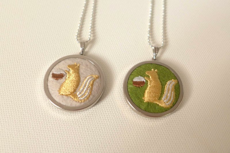 【N.U. Studio】针线动物园   小松鼠 刺绣项炼 - 项链 - 其他材质 