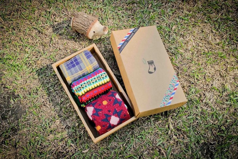 【亲亲朋友，交换礼物】圣诞乐新年！ // 踢躂庆典组手作小礼盒 - 袜子 - 棉．麻 多色