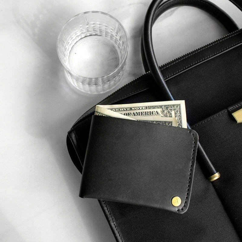 【定制化礼物】真皮手做Diy套组-短夹/黑色(免费定制刻字) - 皮件 - 真皮 黑色