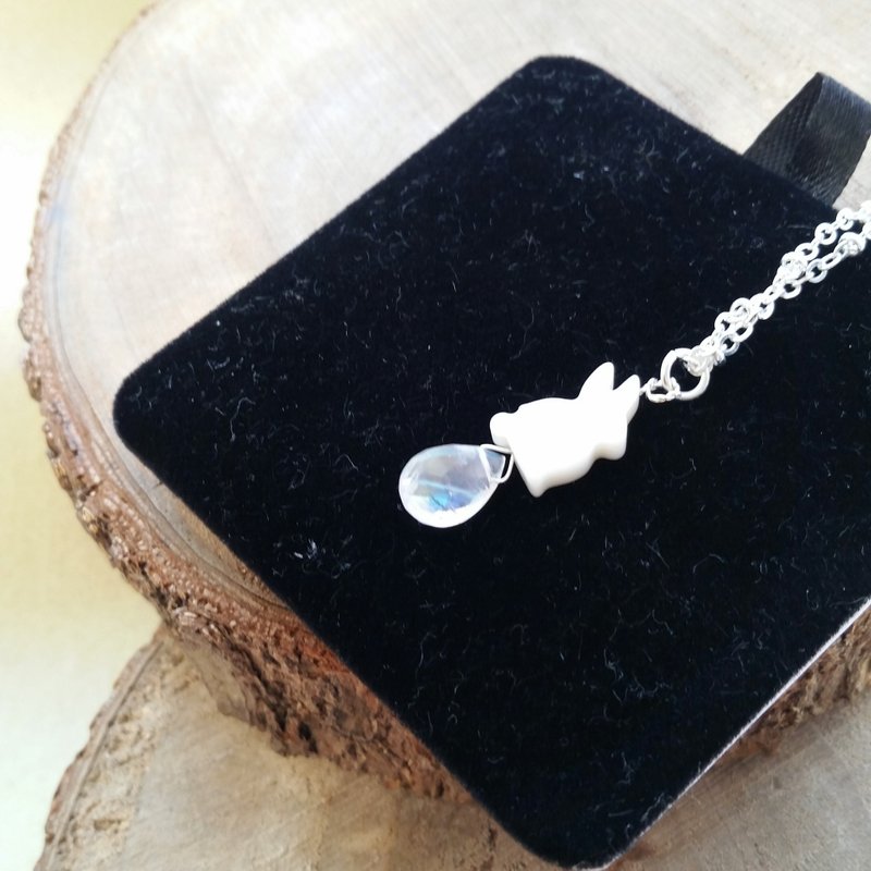   925 silver necklace 高质素强蓝光月亮石项链 (贝母兔子款) - 项链 - 宝石 蓝色