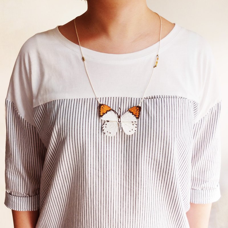 刺绣 蝴蝶 天然石蝴蝶项链 / 端红蝶 Great Orange Tip Butterfly - 项链 - 绣线 橘色