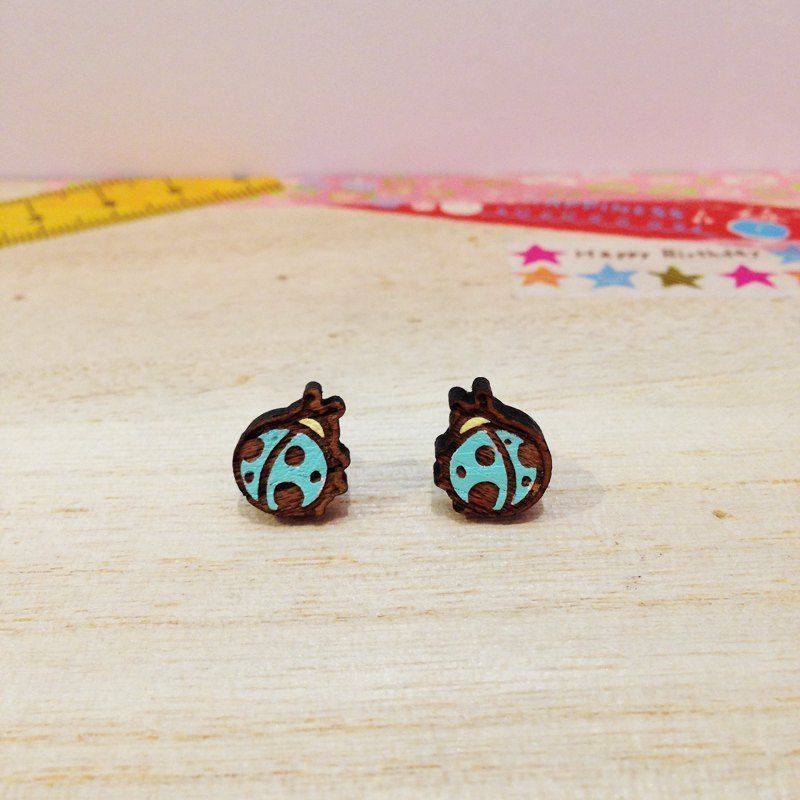 木头瓢虫耳针 - 耳环/耳夹 - 木头 