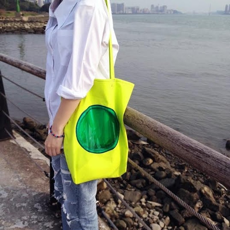 小伤口 呼呼就好 - 透视大眼绿 肩背包 - 侧背包/斜挎包 - 其他材质 绿色