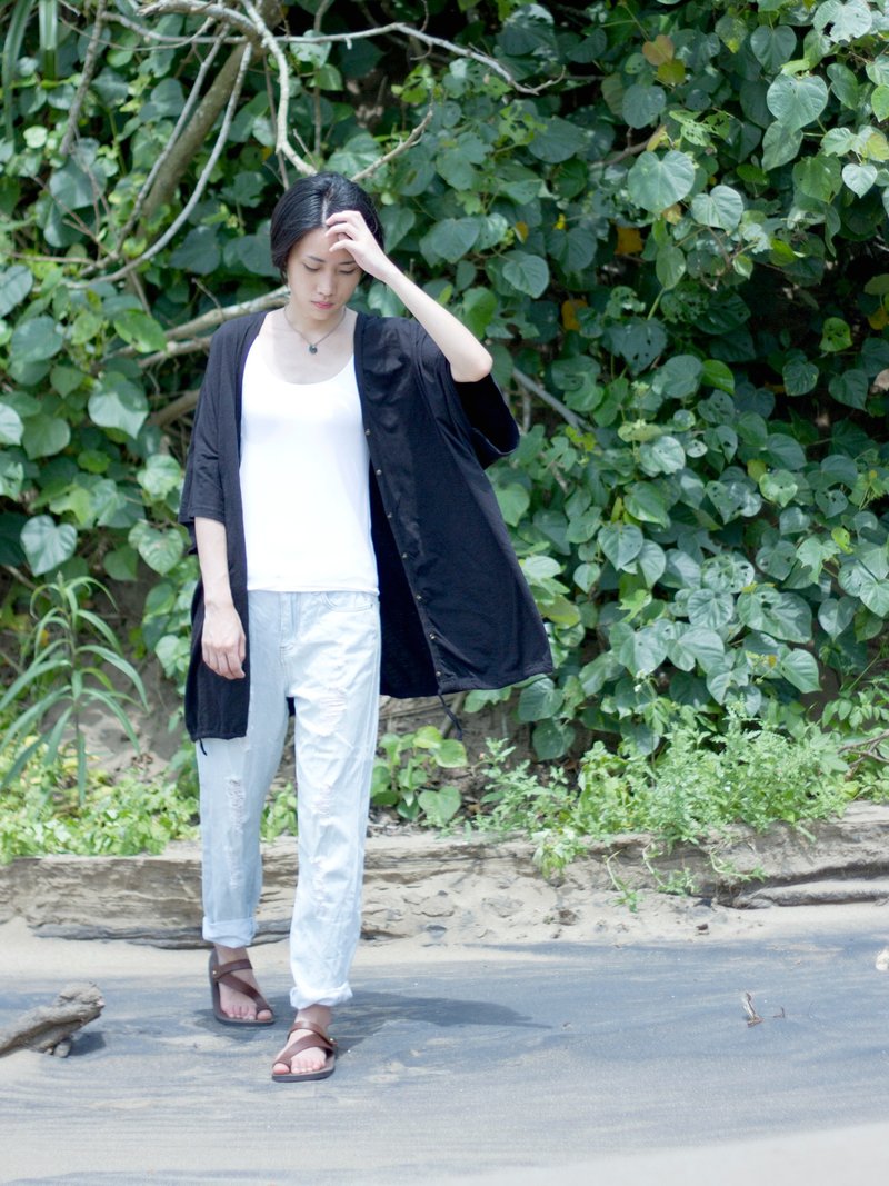 HB宽版排扣五分袖罩衫上衣/黑 - 女装休闲/机能外套 - 绣线 黑色