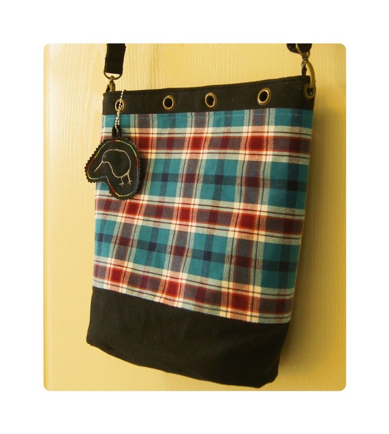 2way美式乡村风侧背格纹水桶包-红蓝格纹{限量手作} - 侧背包/斜挎包 - 其他材质 红色