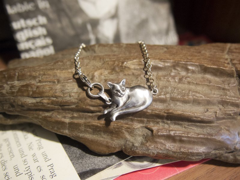 猫奴 生日 周年 爱情 圣诞 礼物 手工订作 纯银发呆猫手链 发呆的猫孩子 - 手链/手环 - 其他金属 灰色