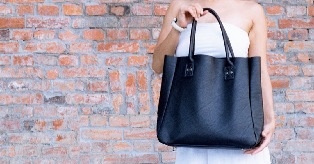小黑真皮包 / Little Black Tote / 全真牛皮 手工限量 - 侧背包/斜挎包 - 真皮 黑色