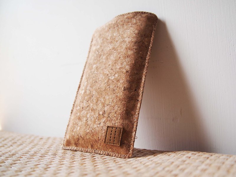 Paralife 量身订制 软木 手作手机套 可另加刺绣个性化名字 iPhone 6 plus Galaxy S6 6 edge Sony Z4 - 手机壳/手机套 - 植物．花 咖啡色