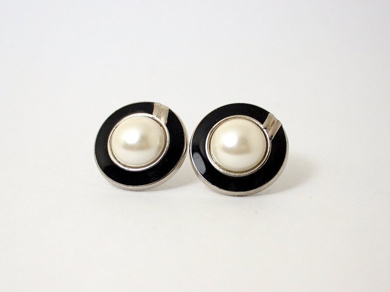 【circle dot】白色浪漫 - 耳环/耳夹 - 塑料 白色